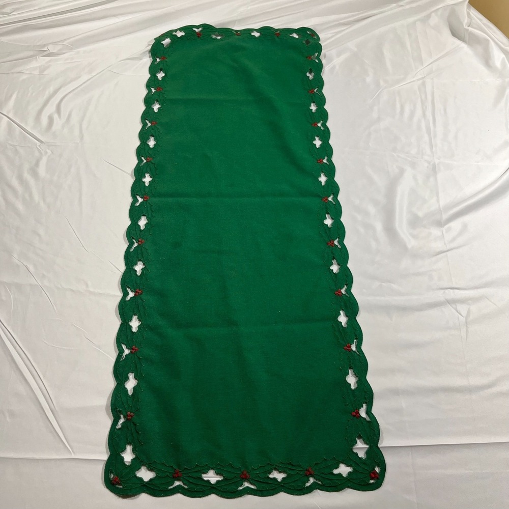 Christmas Table Runner Green Embroidered Holly Berry Cutwork Scalloped 35" x 13"